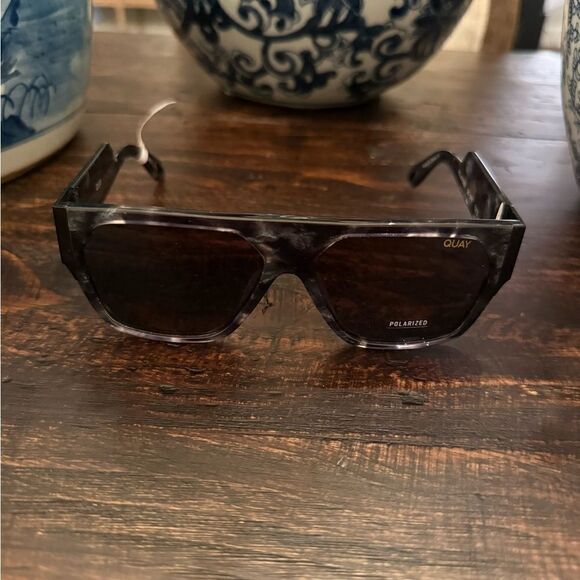 Quay Shield POLARIZED Sunglasses GO OFF Black⭐️ main image 4